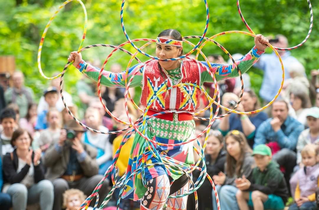 Starr beim Hoopdance